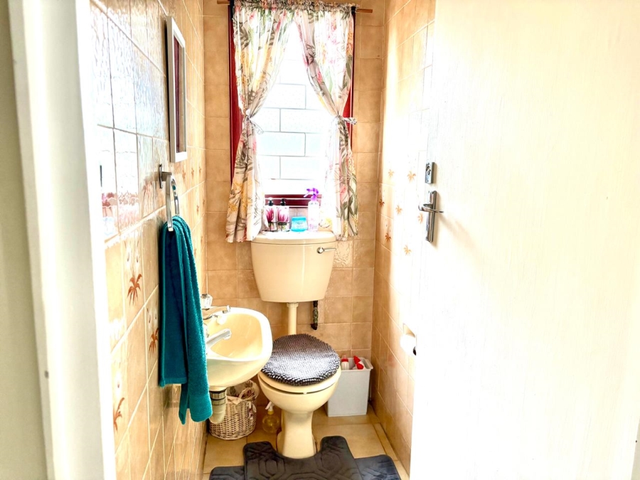 To Let 2 Bedroom Property for Rent in Sunnydale Western Cape
